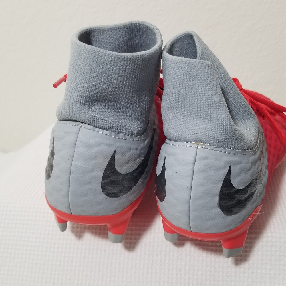 Nike Red Soccer Cleats - Picture 5 of 5